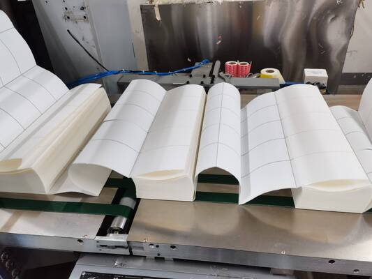 Adesivo Código de Barras térmico Adesivo Fanfold Adesivo Etiqueta Adesivo Dimensão personalizada 100mm*150mm